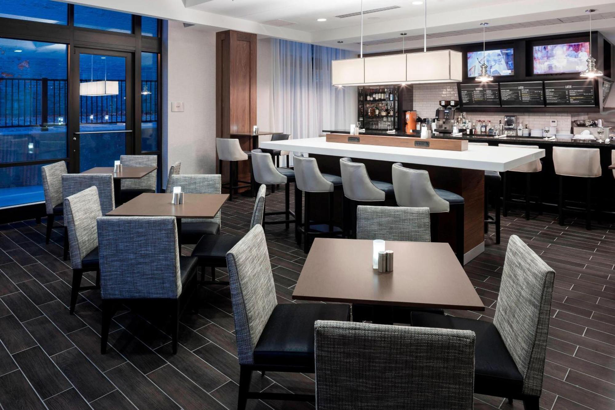 Courtyard By Marriott Richmond Downtown Ξενοδοχείο Εξωτερικό φωτογραφία